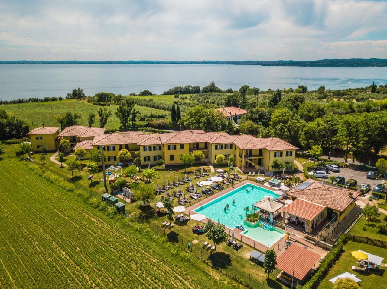 Moniga del Garda Residence Karina المظهر الخارجي الصورة